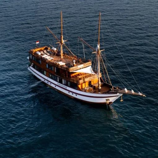Luxury 03 liveaboard boat