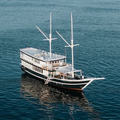 Luxury 06 liveaboard boat